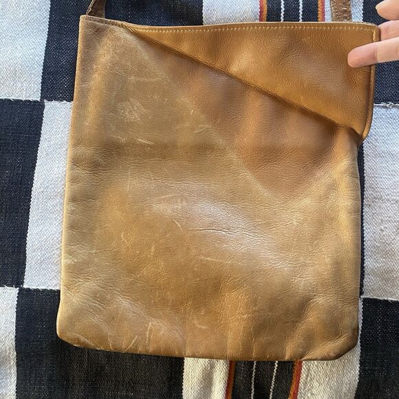 Vintage 1970’s Tan Leather Crossbody Shoulder Bag Purse. Boho. Hippie. Rare. - Picture 11 of 12